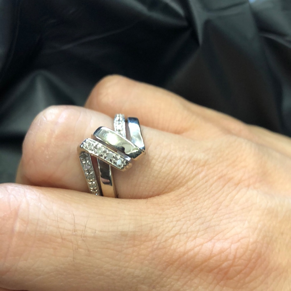 Ring 14 karat white gold diamonds